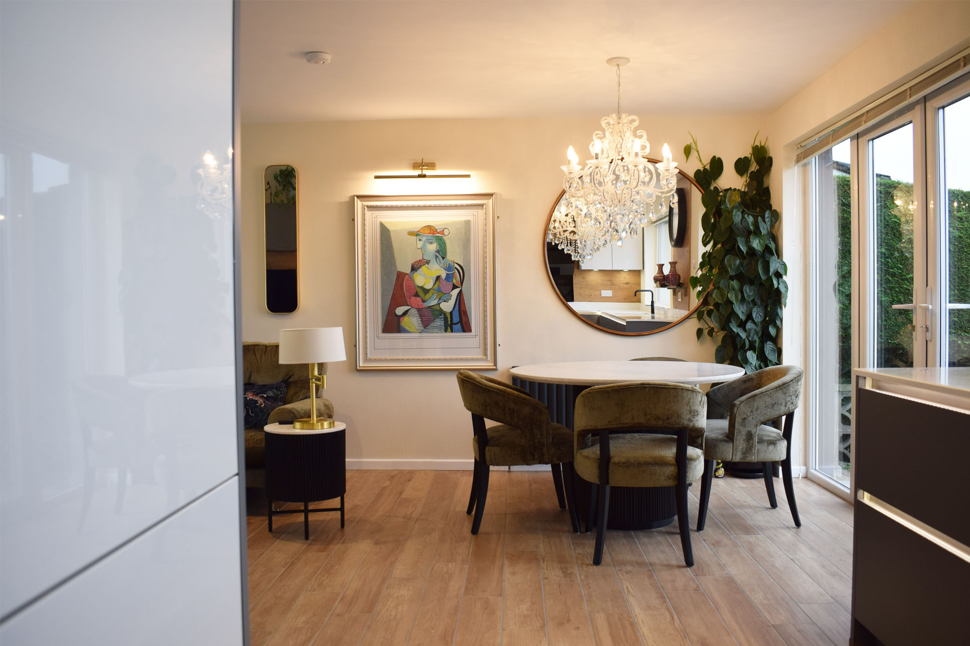 Modern kitchen design which mixes elegance with clean design