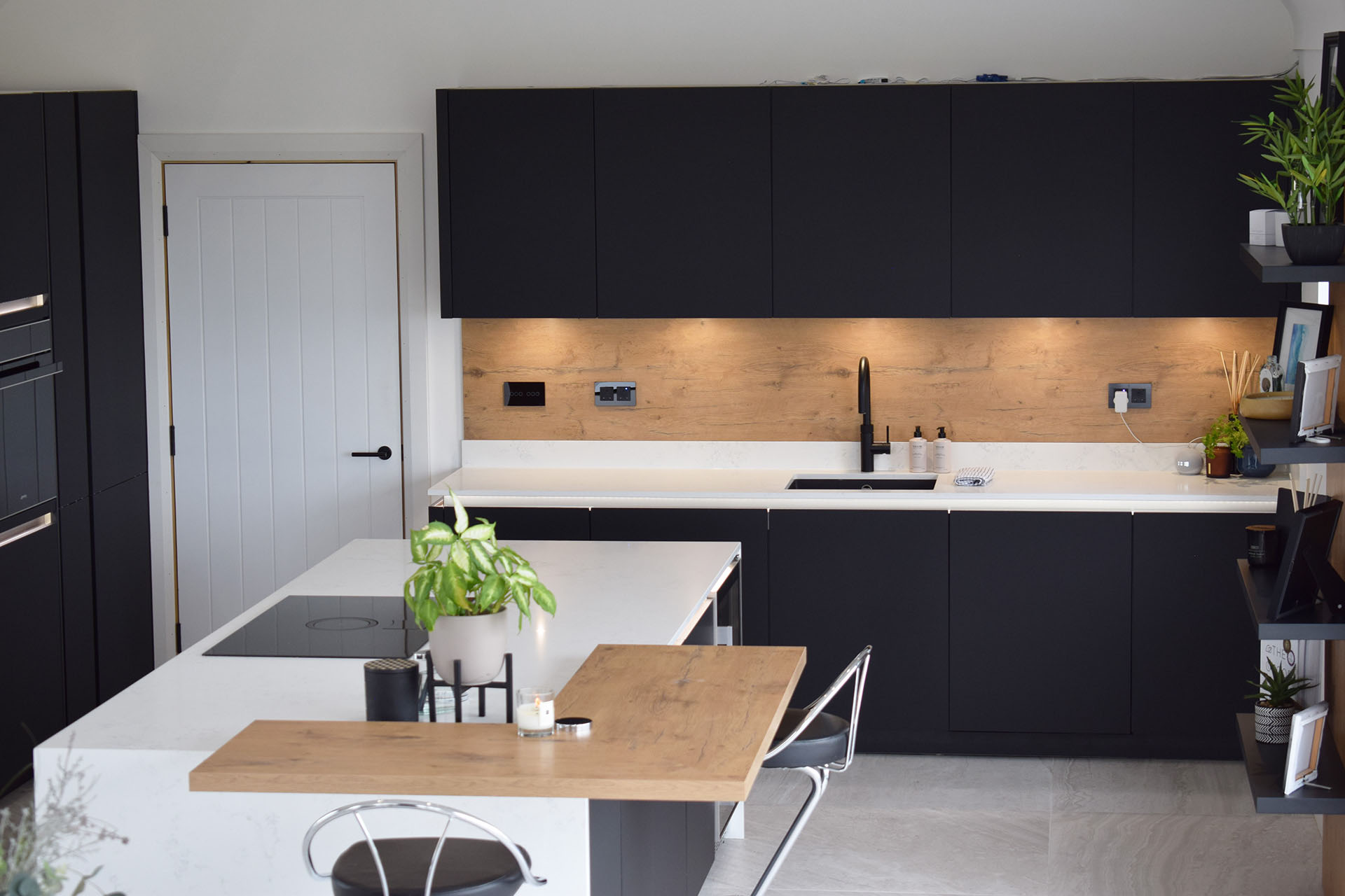 Modern kitchen with island in the centre of the kitchen, and amazing matte black and white counter tops and cabinets