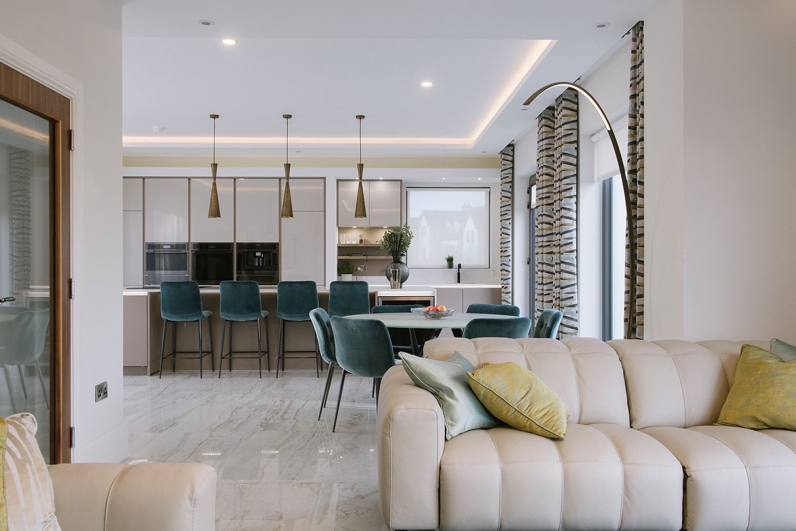 Modern kitchen designs by Mode German Kitchens